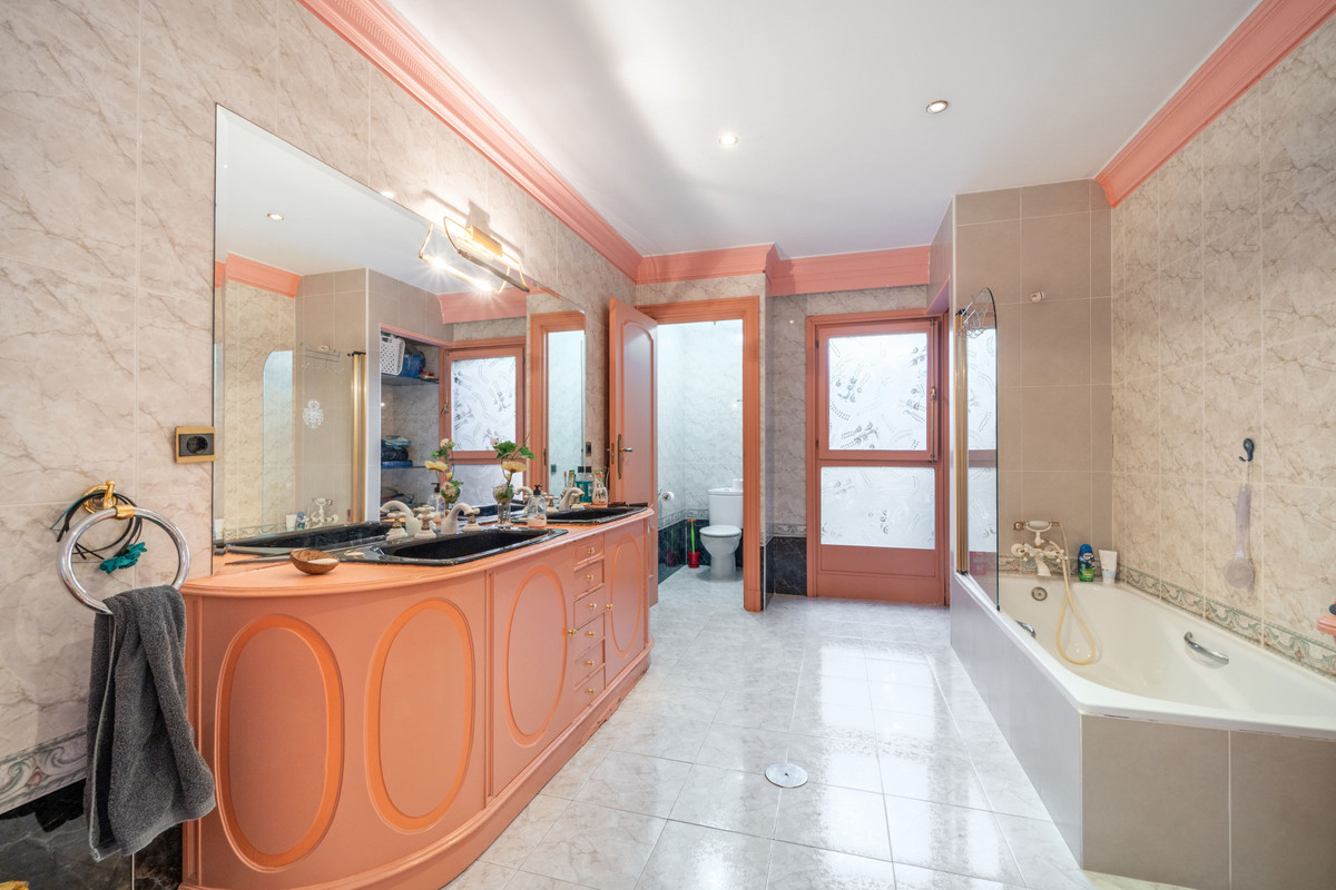 Se vende Villa - Chalet de 9 dormitorios en Costa Del Sol, Málaga, España