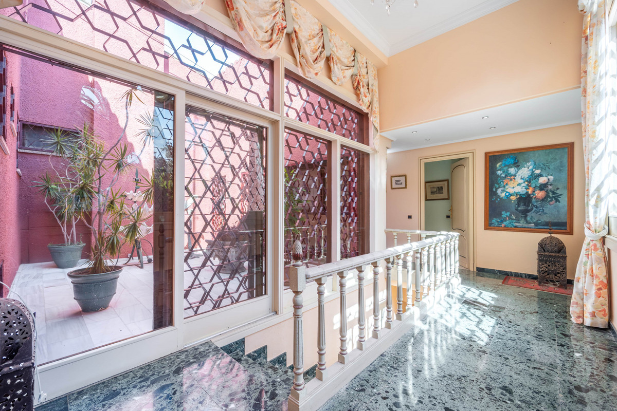 Se vende Villa - Chalet de 9 dormitorios en Costa Del Sol, Málaga, España