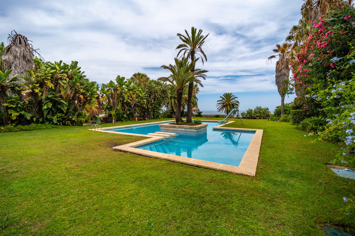 Se vende Villa - Chalet de 9 dormitorios en Costa Del Sol, Málaga, España