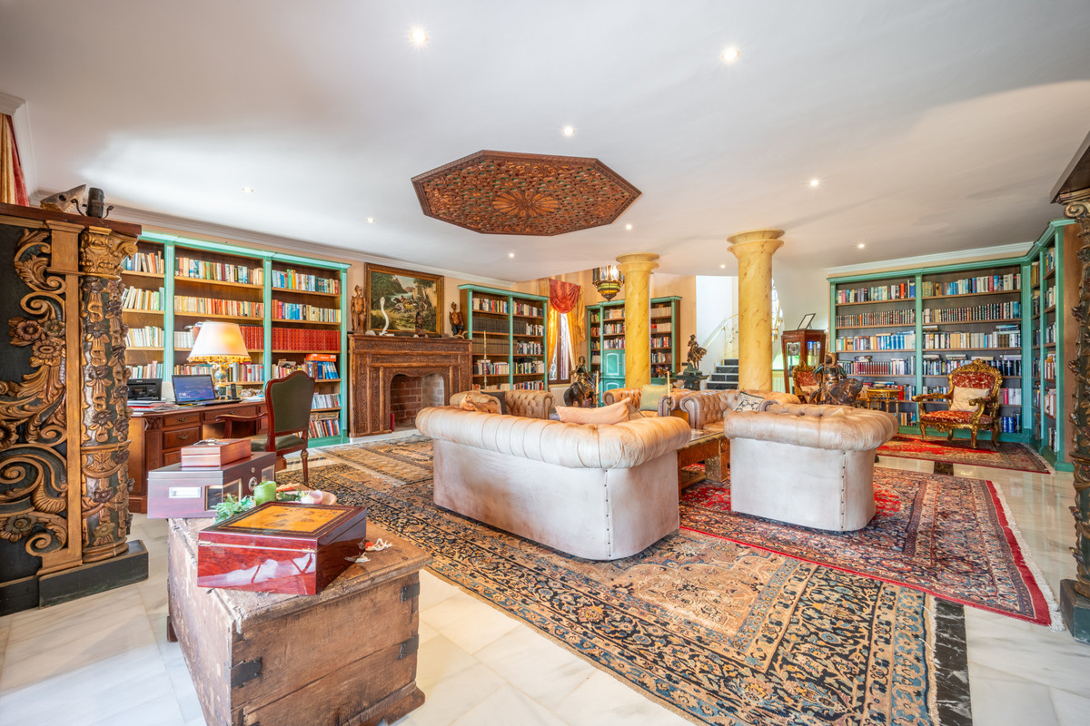 Se vende Villa - Chalet de 9 dormitorios en Costa Del Sol, Málaga, España