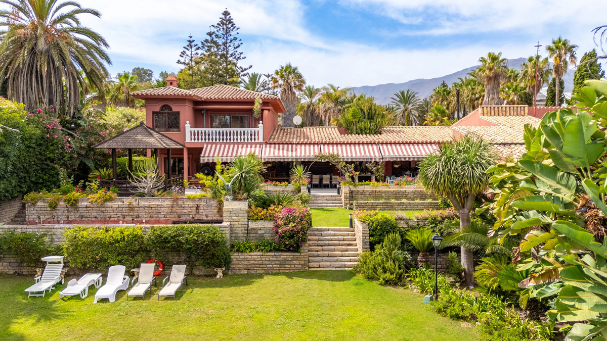 Se vende Villa - Chalet de 9 dormitorios en Costa Del Sol, Málaga, España