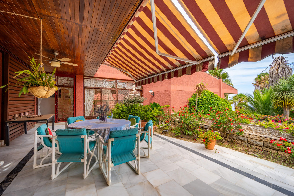 Se vende Villa - Chalet de 9 dormitorios en Costa Del Sol, Málaga, España