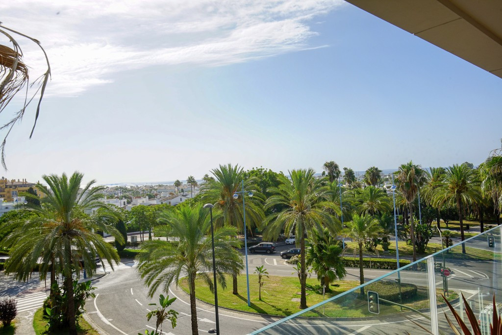 3 Bed Apartment for sale in San Pedro De Alcántara Costa Del Sol, Málaga, Spain