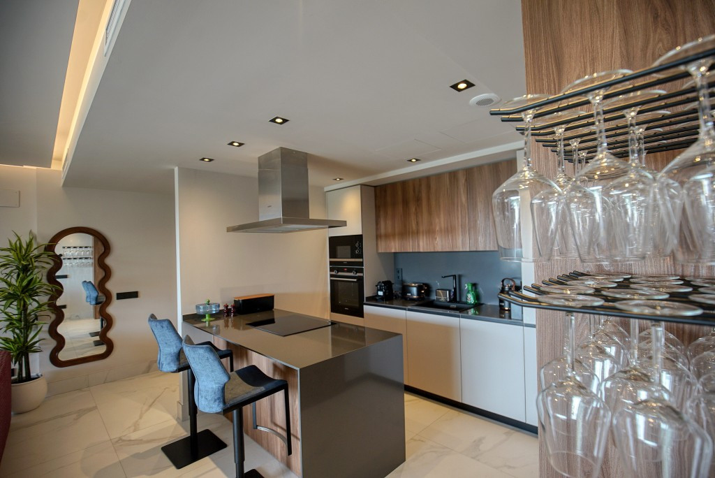 3 Bed Apartment for sale in San Pedro De Alcántara Costa Del Sol, Málaga, Spain