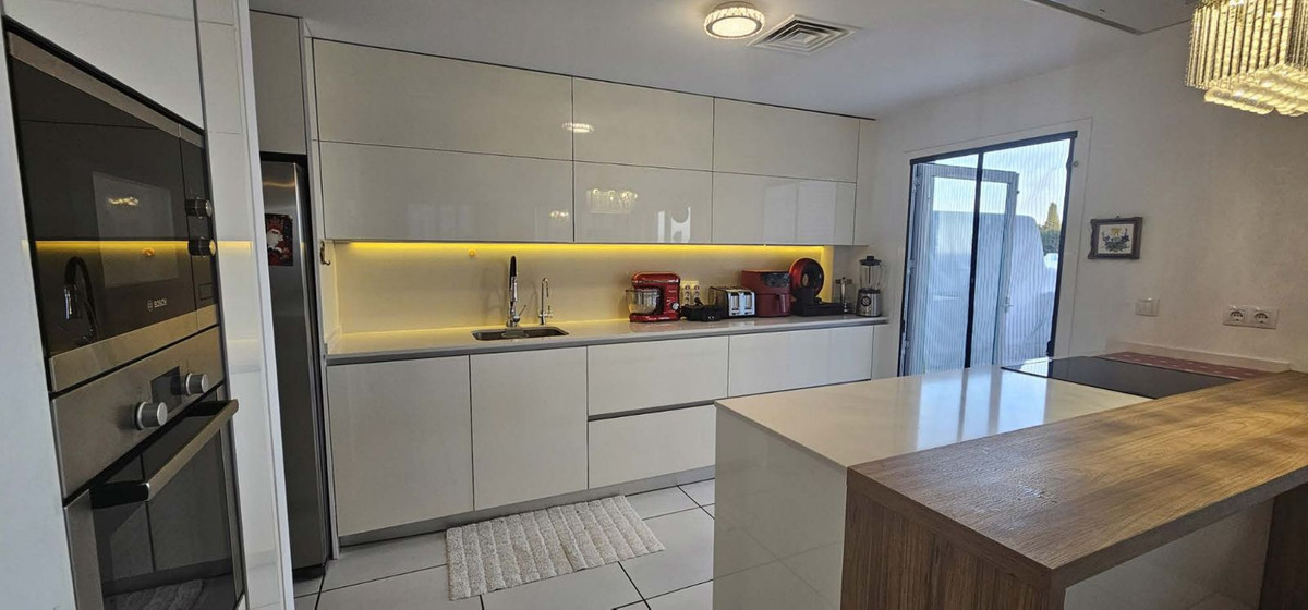 4 Bed Townhouse for sale in Benalmadena Costa Del Sol, Málaga, Spain