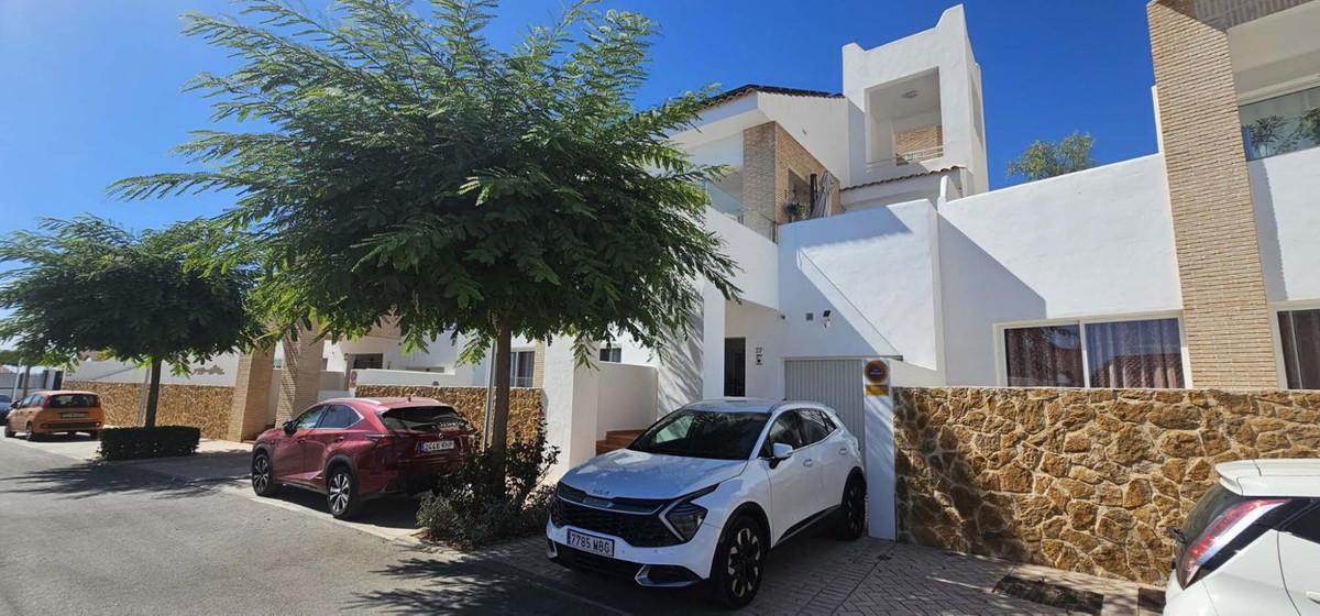 4 Bed Townhouse for sale in Benalmadena Costa Del Sol, Málaga, Spain