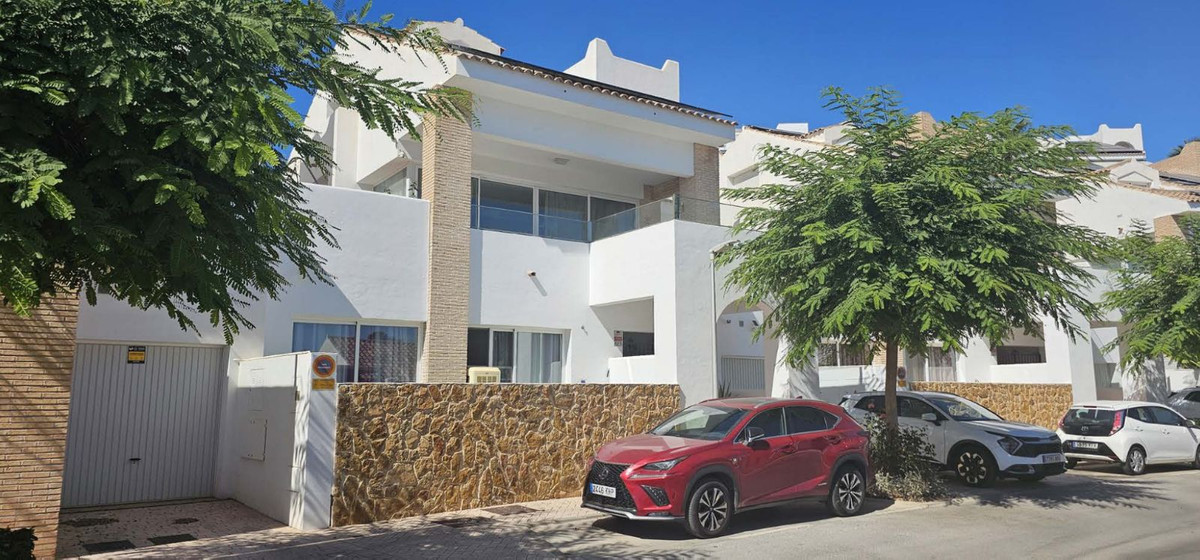 4 Bed Townhouse for sale in Benalmadena Costa Del Sol, Málaga, Spain