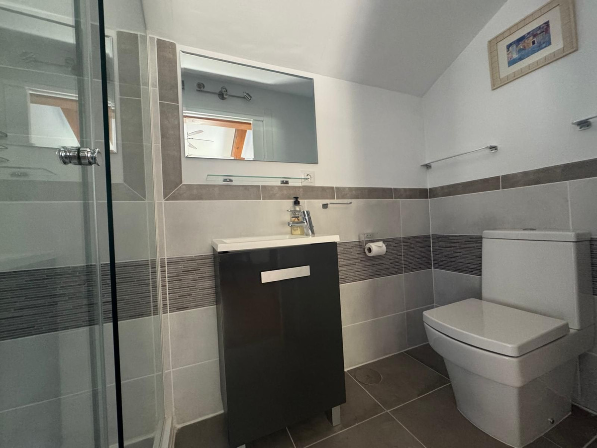 Se vende Villa - Chalet de 3 dormitorios en Costa Del Sol, Málaga, España