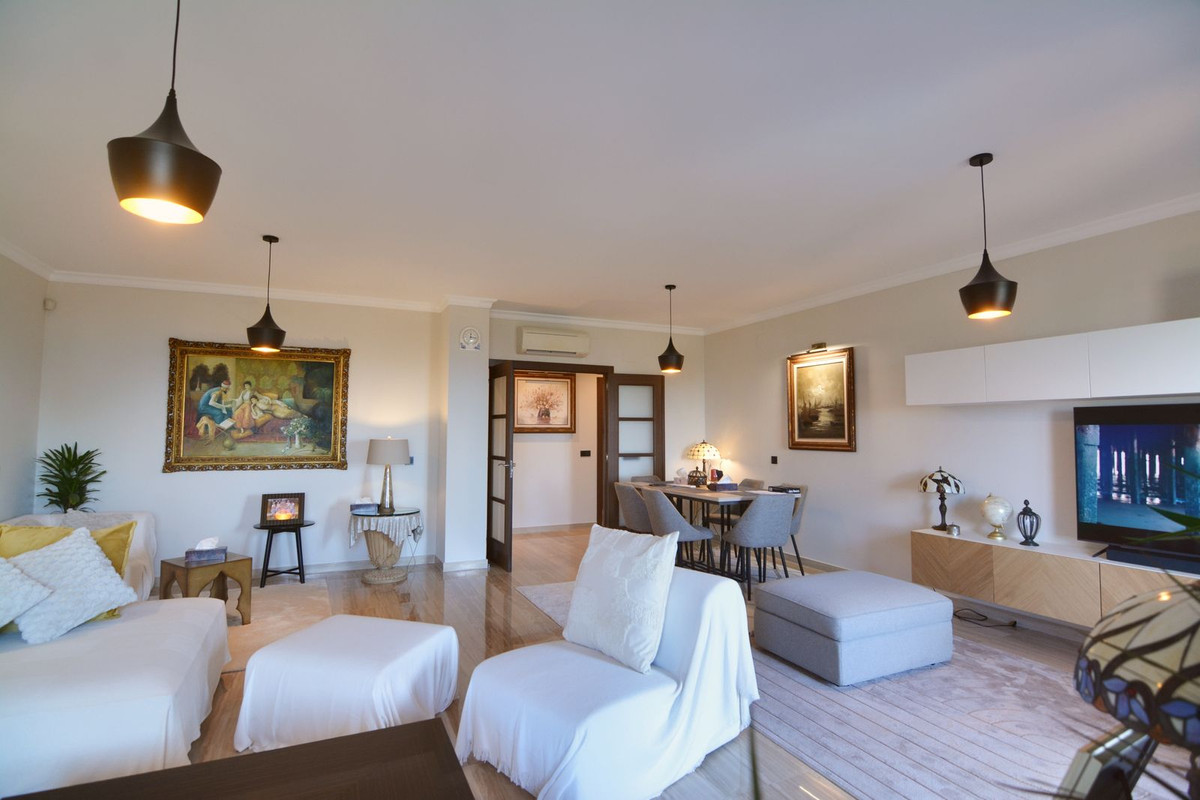 Se vende Apartamento Planta Media de 4 dormitorios en Costa Del Sol, Málaga, España
