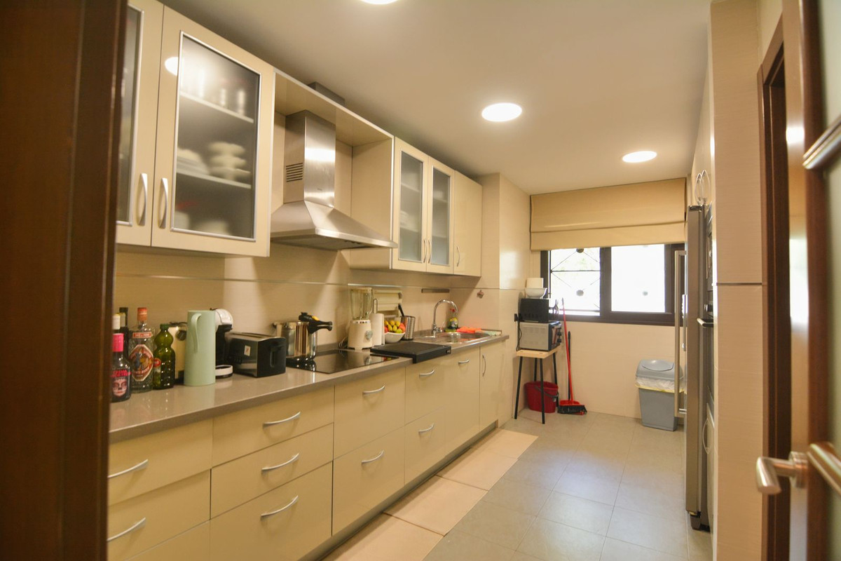 Se vende Apartamento Planta Media de 4 dormitorios en Costa Del Sol, Málaga, España