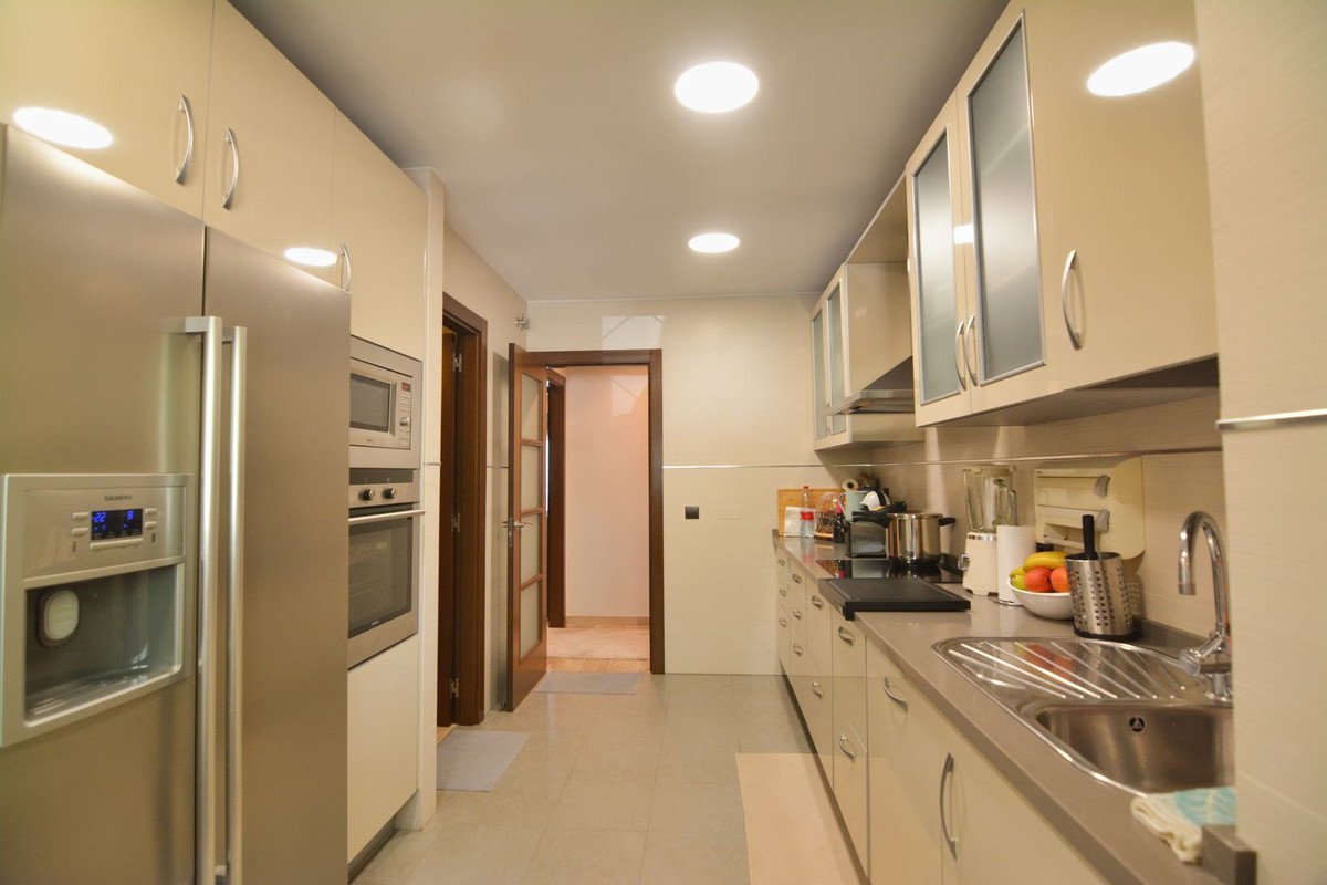 Se vende Apartamento Planta Media de 4 dormitorios en Costa Del Sol, Málaga, España
