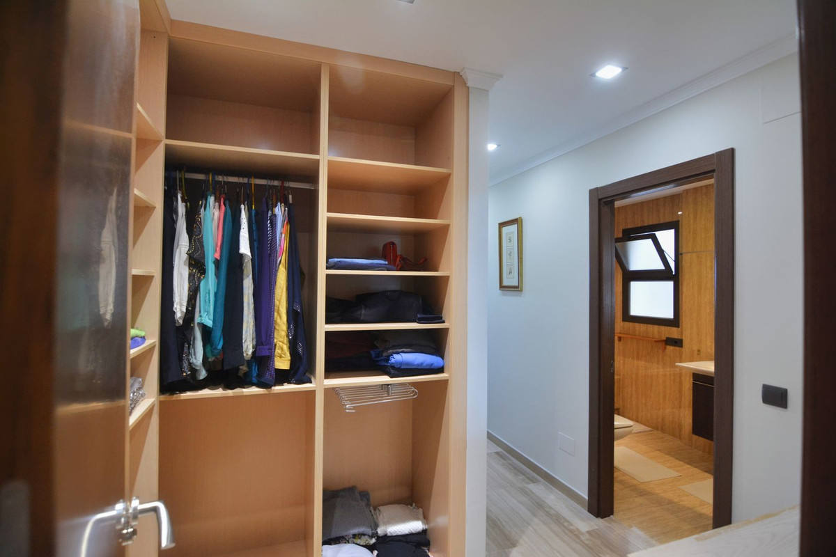 Se vende Apartamento Planta Media de 4 dormitorios en Costa Del Sol, Málaga, España