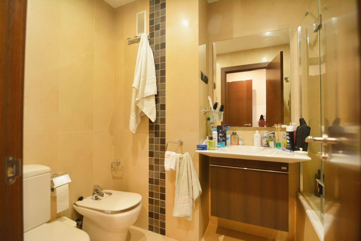 Se vende Apartamento Planta Media de 4 dormitorios en Costa Del Sol, Málaga, España