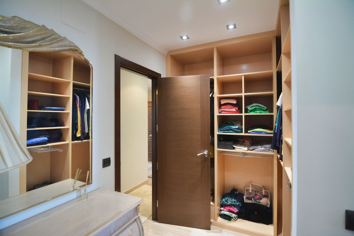 Se vende Apartamento Planta Media de 4 dormitorios en Costa Del Sol, Málaga, España