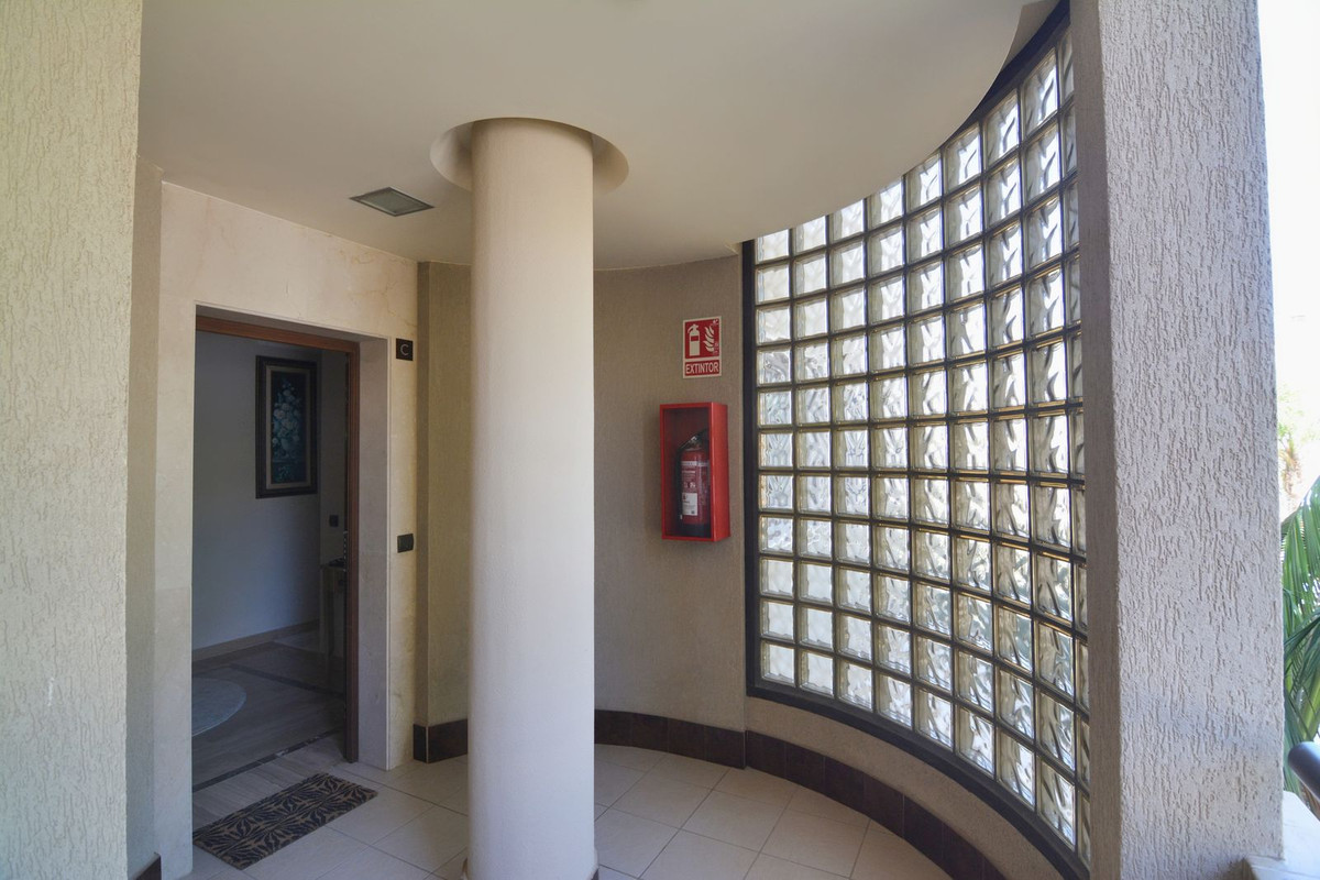 Se vende Apartamento Planta Media de 4 dormitorios en Costa Del Sol, Málaga, España
