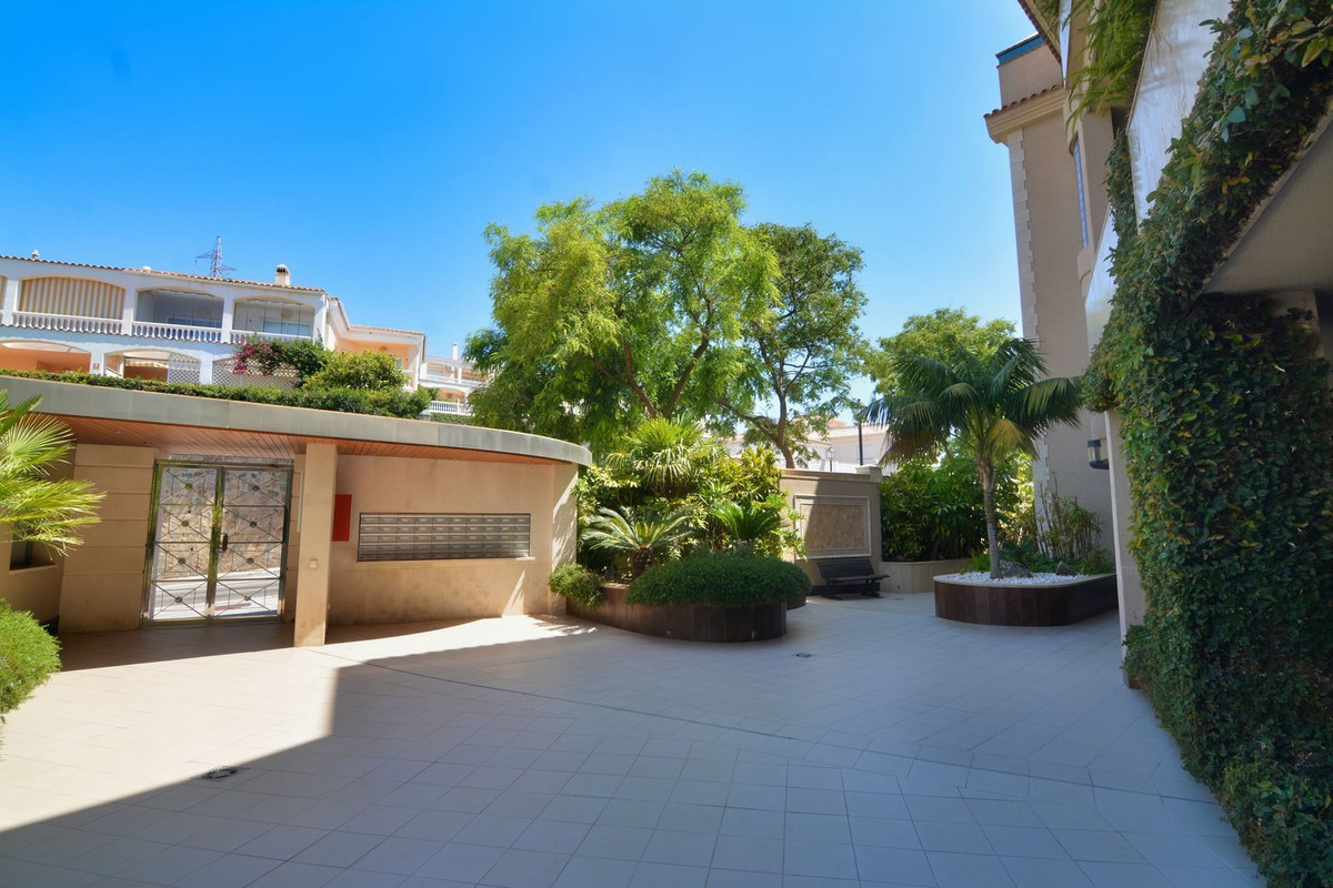 Se vende Apartamento Planta Media de 4 dormitorios en Costa Del Sol, Málaga, España