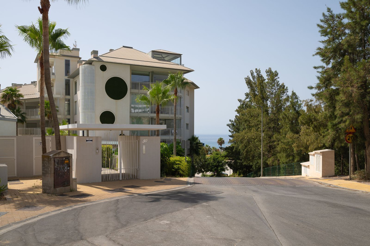3 Bed Apartment for sale in Fuengirola Costa Del Sol, Málaga, Spain