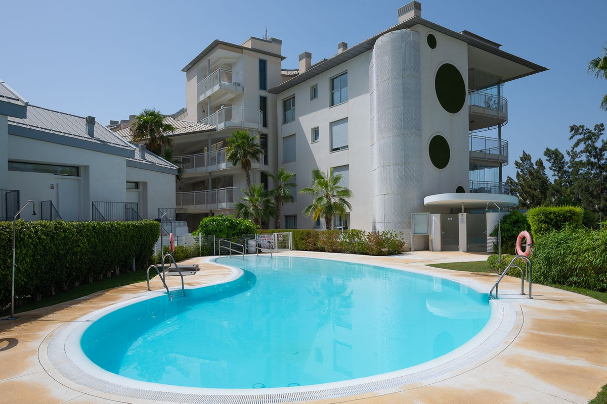 3 Bed Apartment for sale in Fuengirola Costa Del Sol, Málaga, Spain