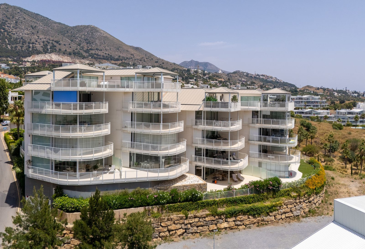 3 Bed Apartment for sale in Fuengirola Costa Del Sol, Málaga, Spain