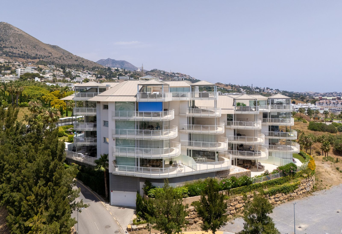 3 Bed Apartment for sale in Fuengirola Costa Del Sol, Málaga, Spain