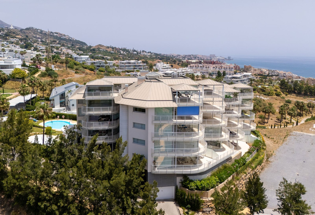 3 Bed Apartment for sale in Fuengirola Costa Del Sol, Málaga, Spain