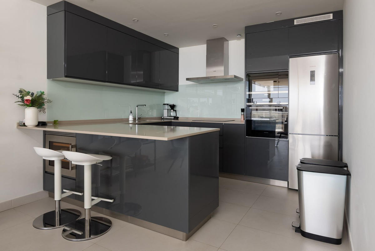 3 Bed Apartment for sale in Fuengirola Costa Del Sol, Málaga, Spain