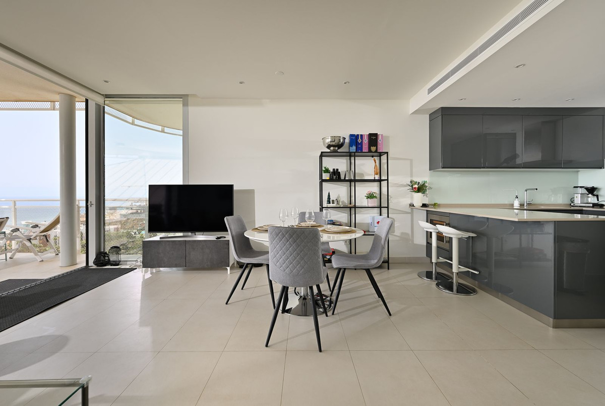 3 Bed Apartment for sale in Fuengirola Costa Del Sol, Málaga, Spain
