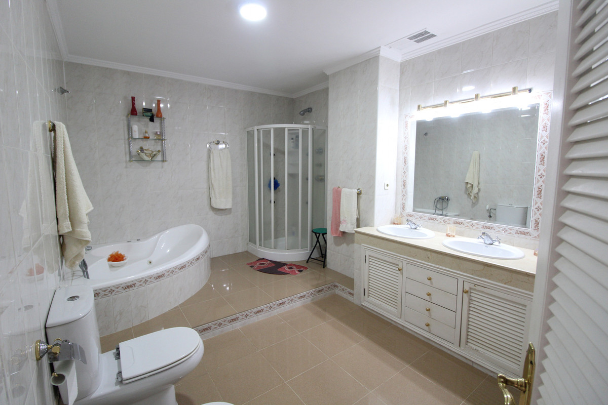 4 Bed Townhouse for sale in Nueva Andalucía Costa Del Sol, Málaga, Spain