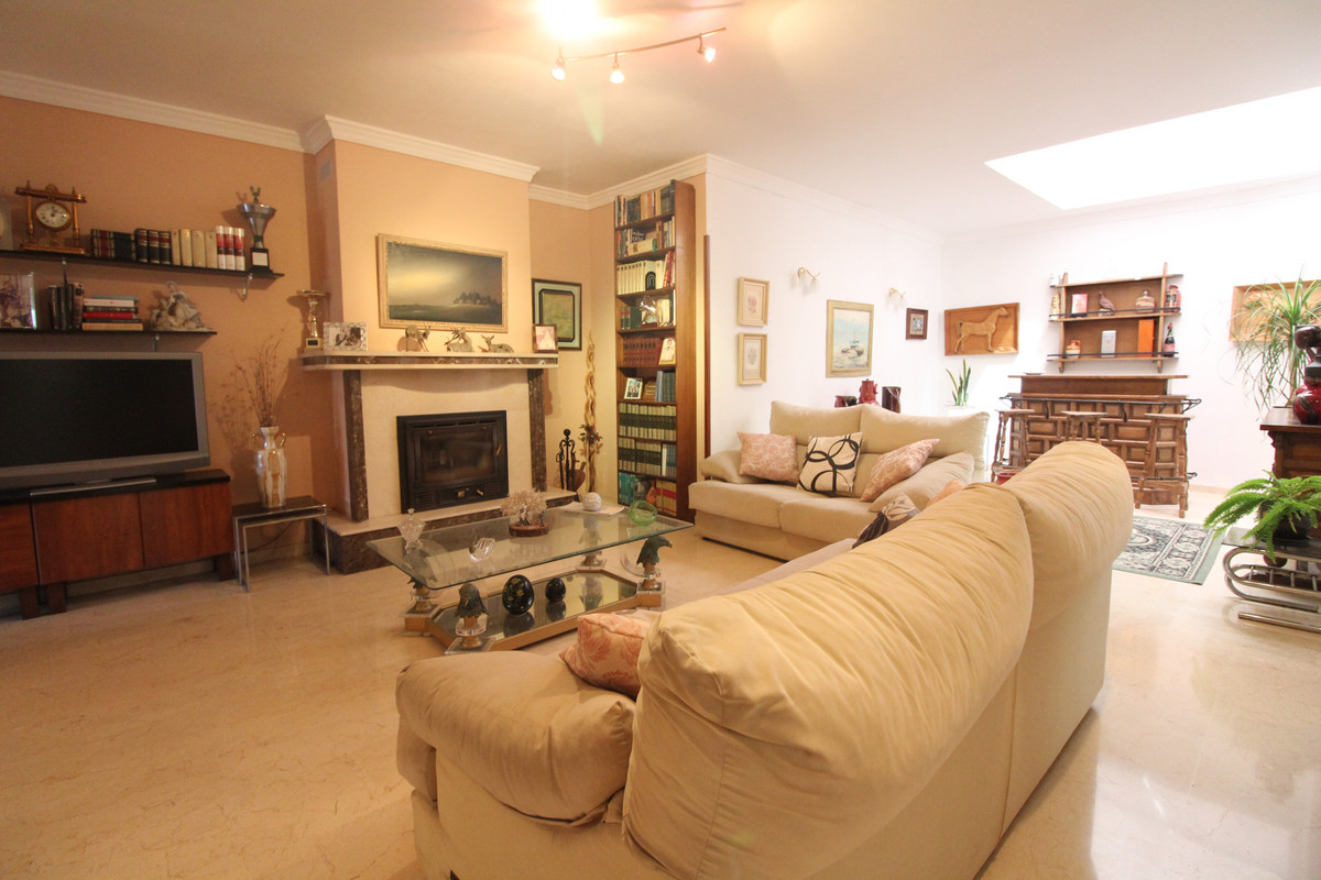 4 Bed Townhouse for sale in Nueva Andalucía Costa Del Sol, Málaga, Spain