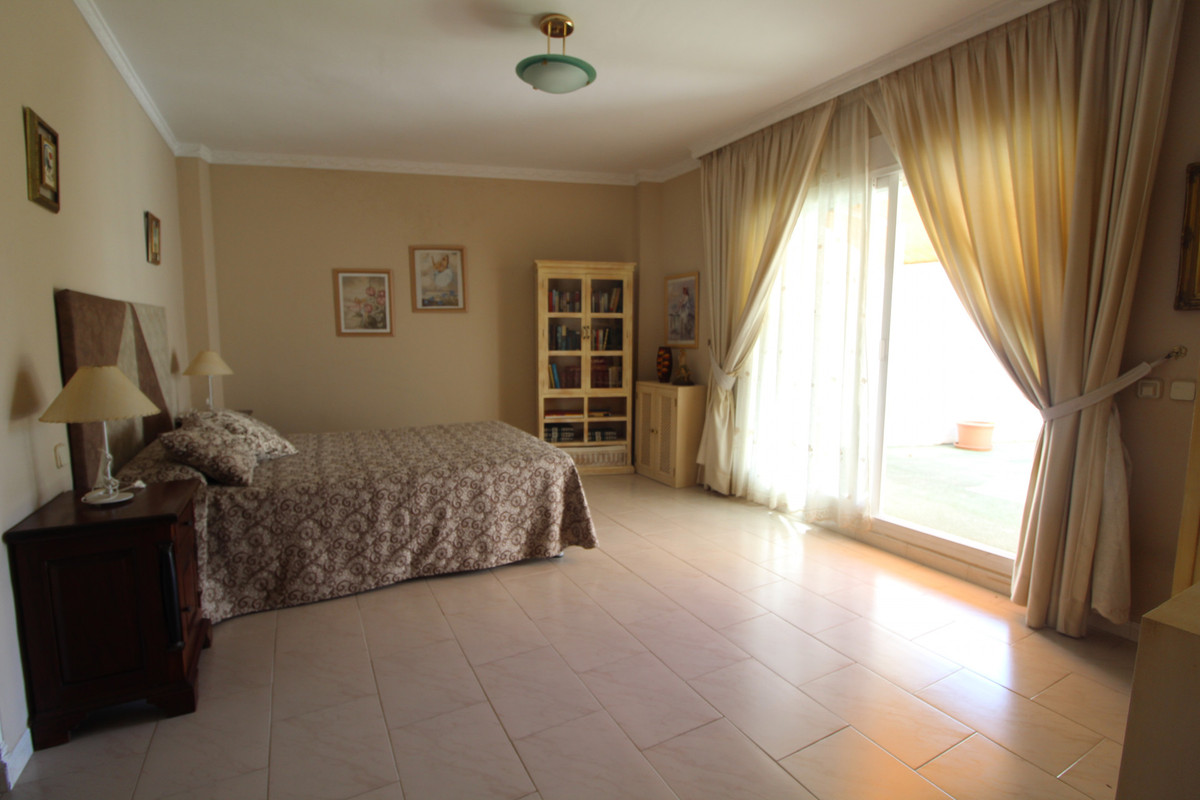 4 Bed Townhouse for sale in Nueva Andalucía Costa Del Sol, Málaga, Spain