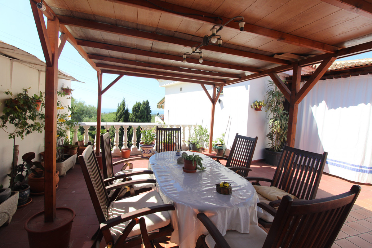 4 Bed Townhouse for sale in Nueva Andalucía Costa Del Sol, Málaga, Spain
