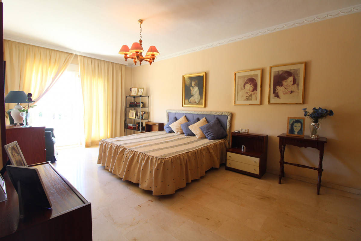4 Bed Townhouse for sale in Nueva Andalucía Costa Del Sol, Málaga, Spain