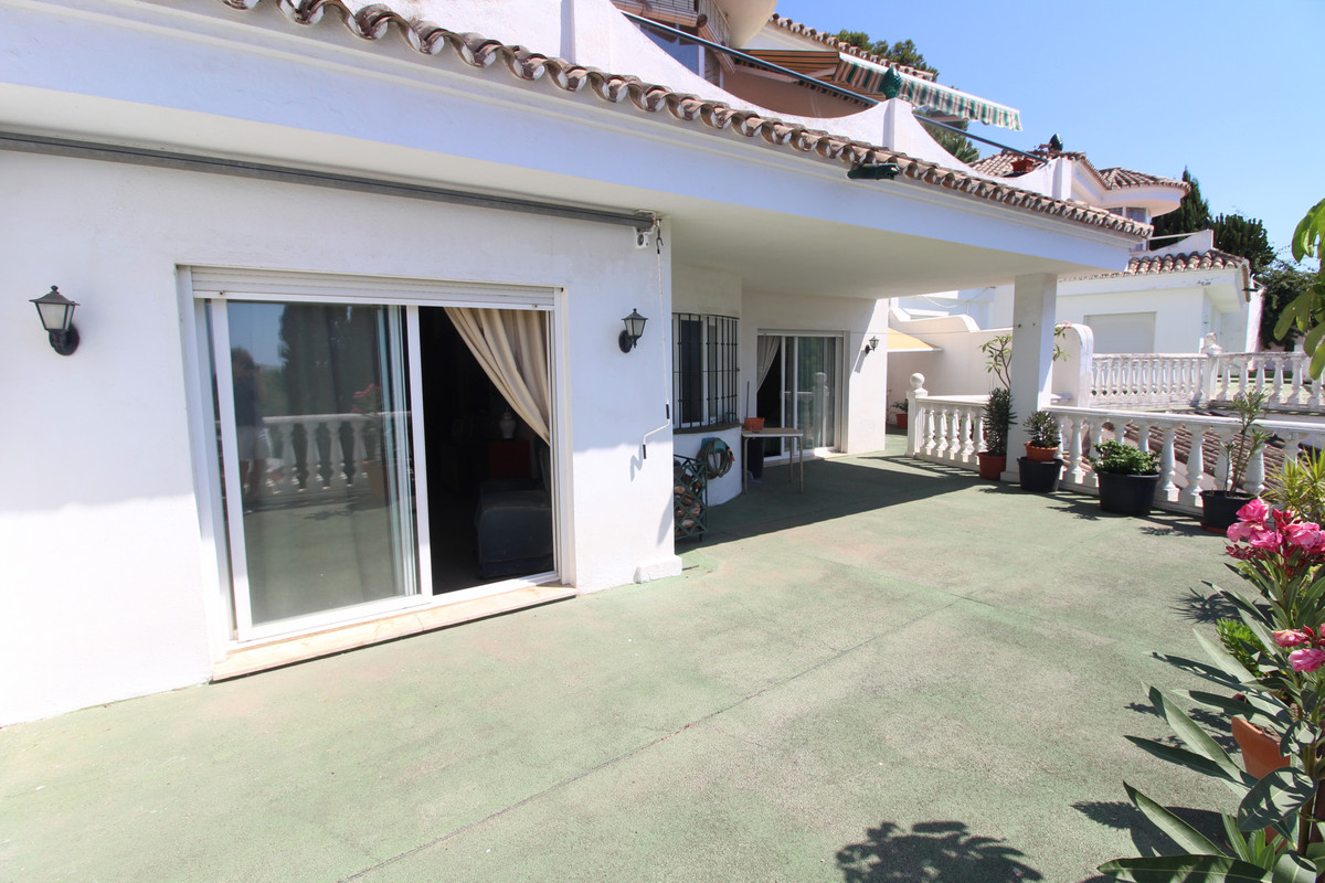 4 Bed Townhouse for sale in Nueva Andalucía Costa Del Sol, Málaga, Spain
