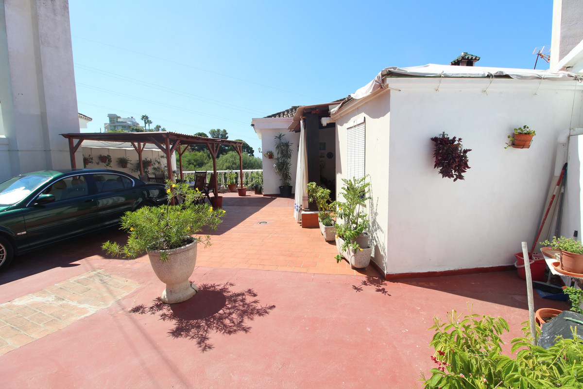 4 Bed Townhouse for sale in Nueva Andalucía Costa Del Sol, Málaga, Spain