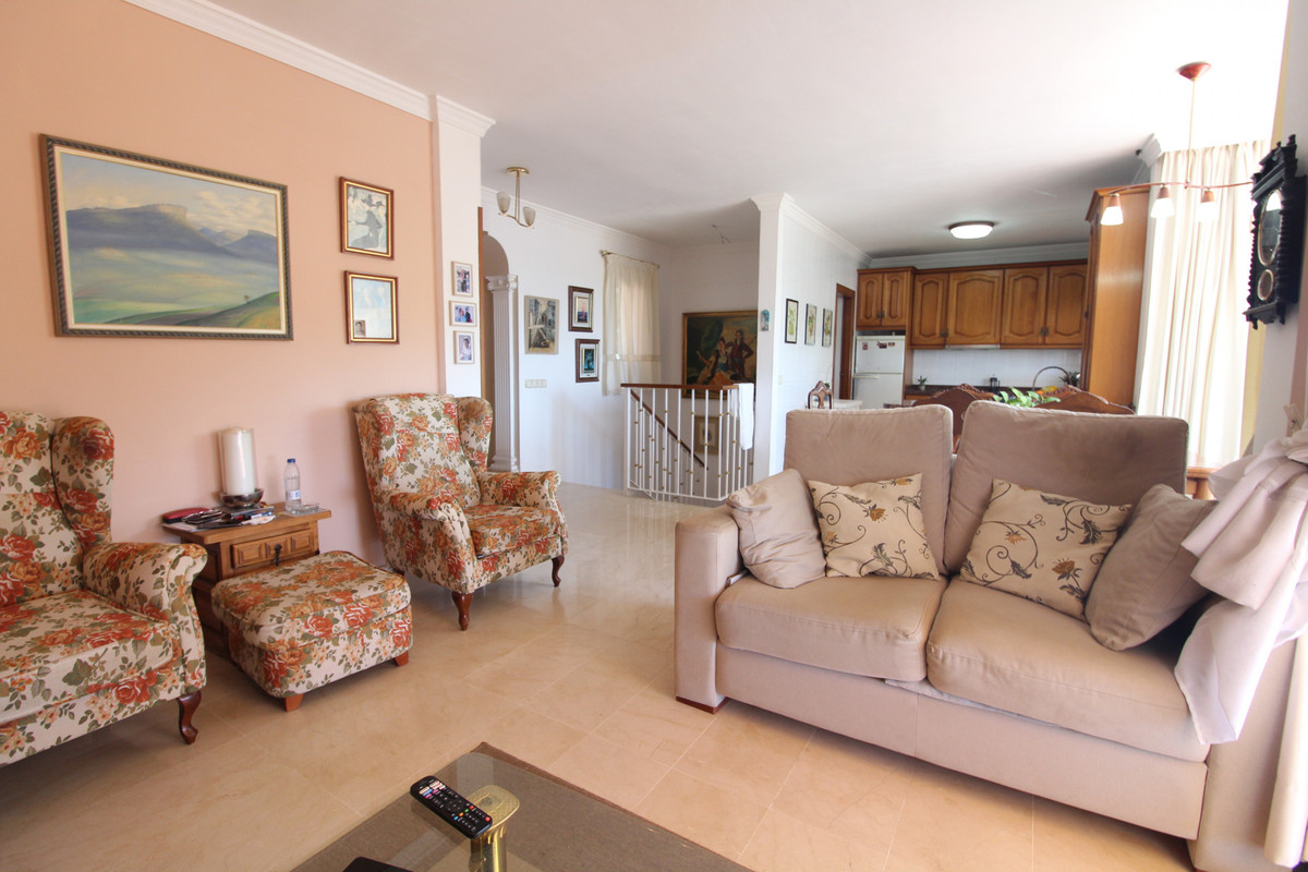 4 Bed Townhouse for sale in Nueva Andalucía Costa Del Sol, Málaga, Spain