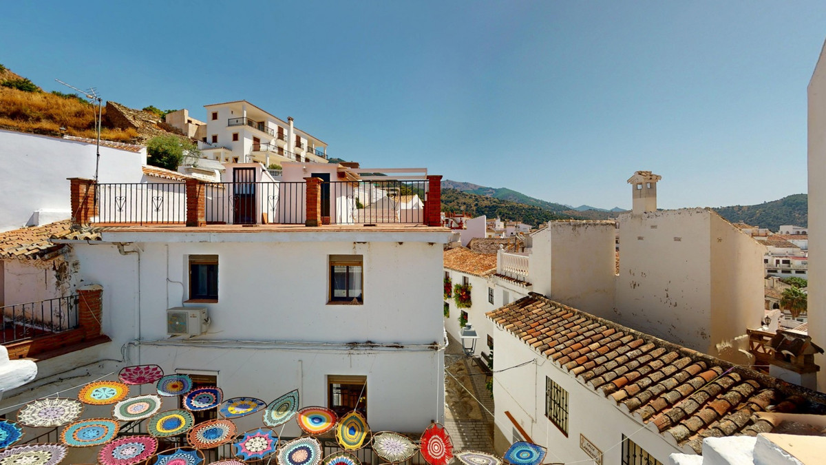 3 Bed Townhouse for sale in Sedella Costa Del Sol East, Málaga, Spain