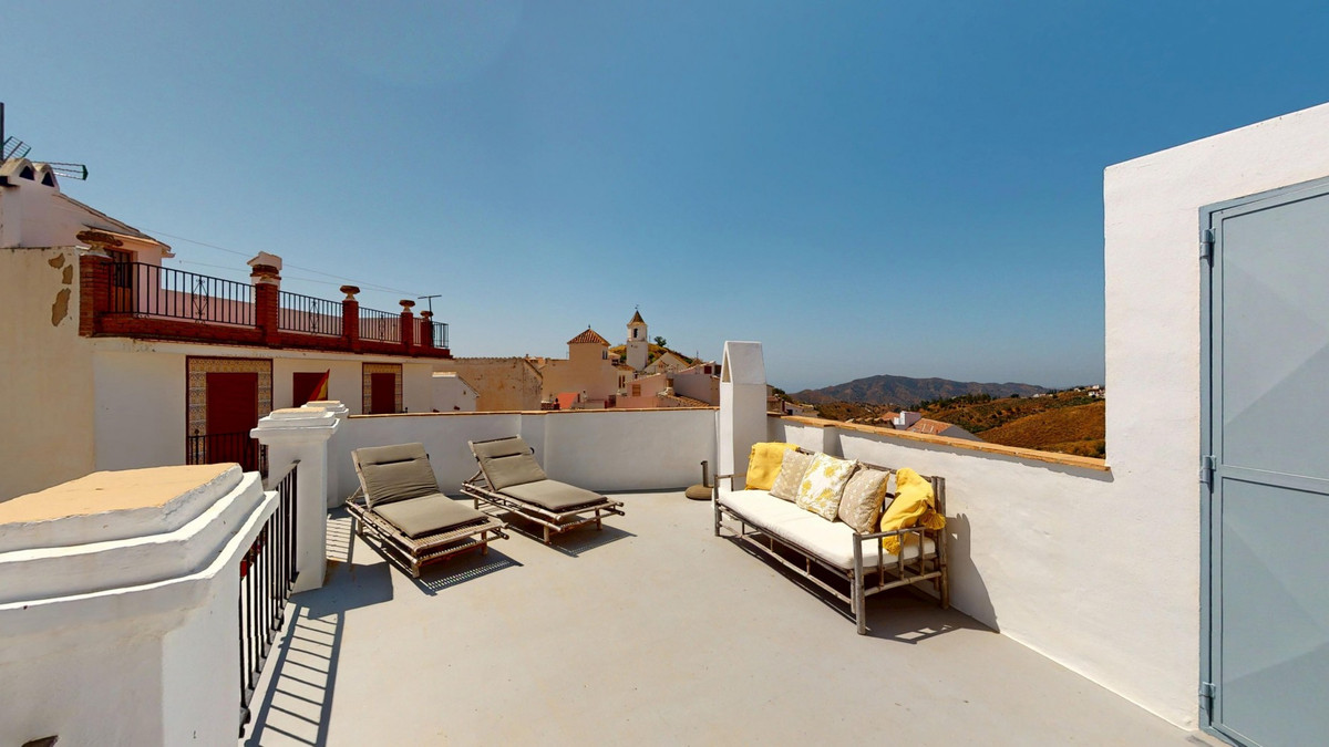 3 Bed Townhouse for sale in Sedella Costa Del Sol East, Málaga, Spain