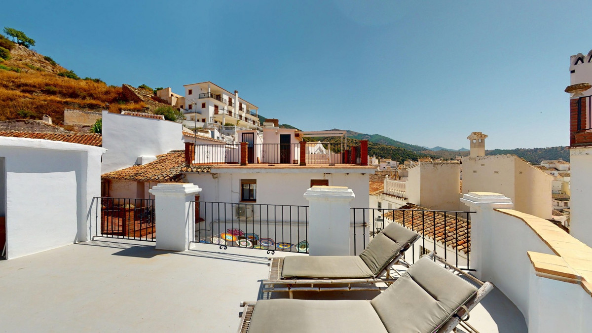 3 Bed Townhouse for sale in Sedella Costa Del Sol East, Málaga, Spain