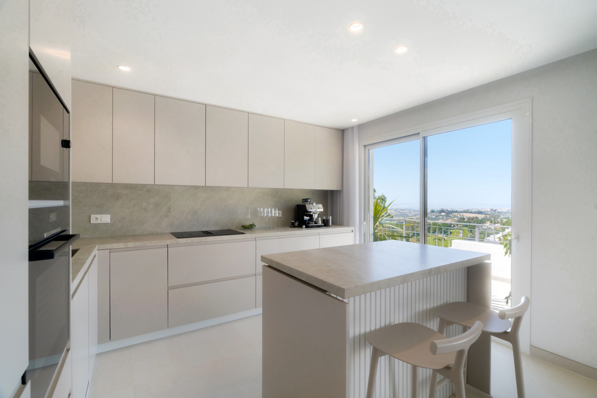 3 Bed Apartment for sale in La Quinta Costa Del Sol, Málaga, Spain