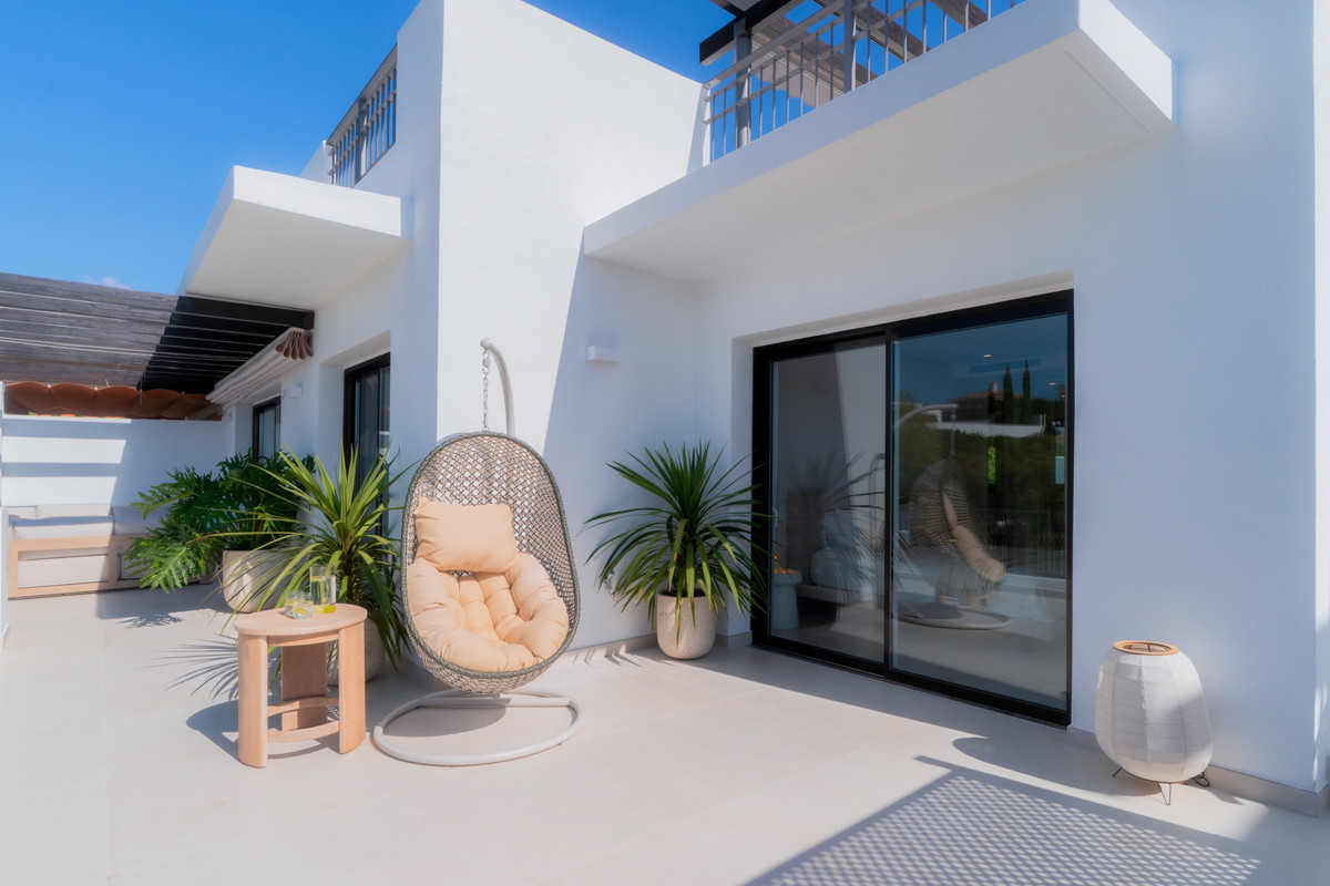 3 Bed Apartment for sale in La Quinta Costa Del Sol, Málaga, Spain