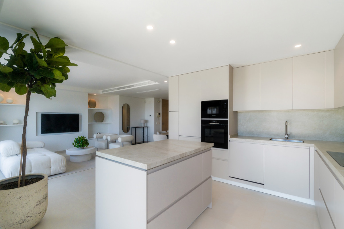 3 Bed Apartment for sale in La Quinta Costa Del Sol, Málaga, Spain