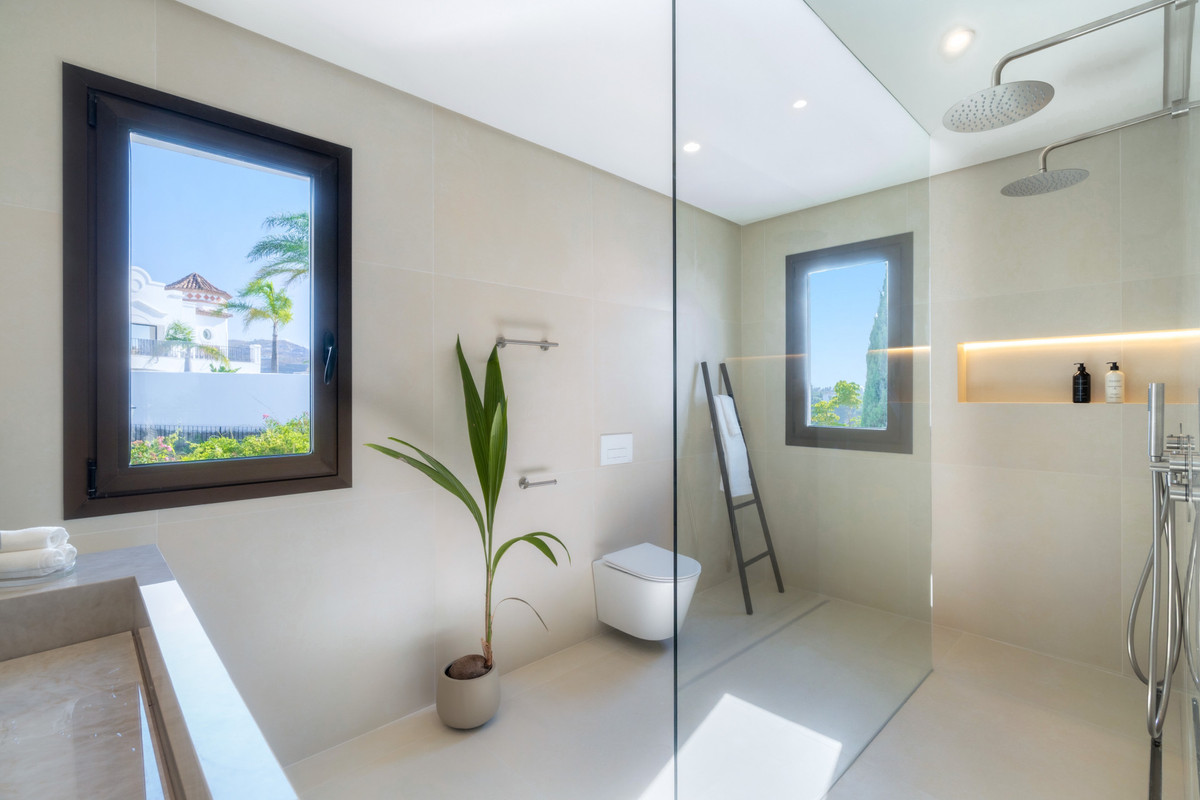 3 Bed Apartment for sale in La Quinta Costa Del Sol, Málaga, Spain