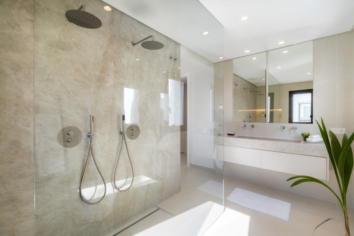 3 Bed Apartment for sale in La Quinta Costa Del Sol, Málaga, Spain