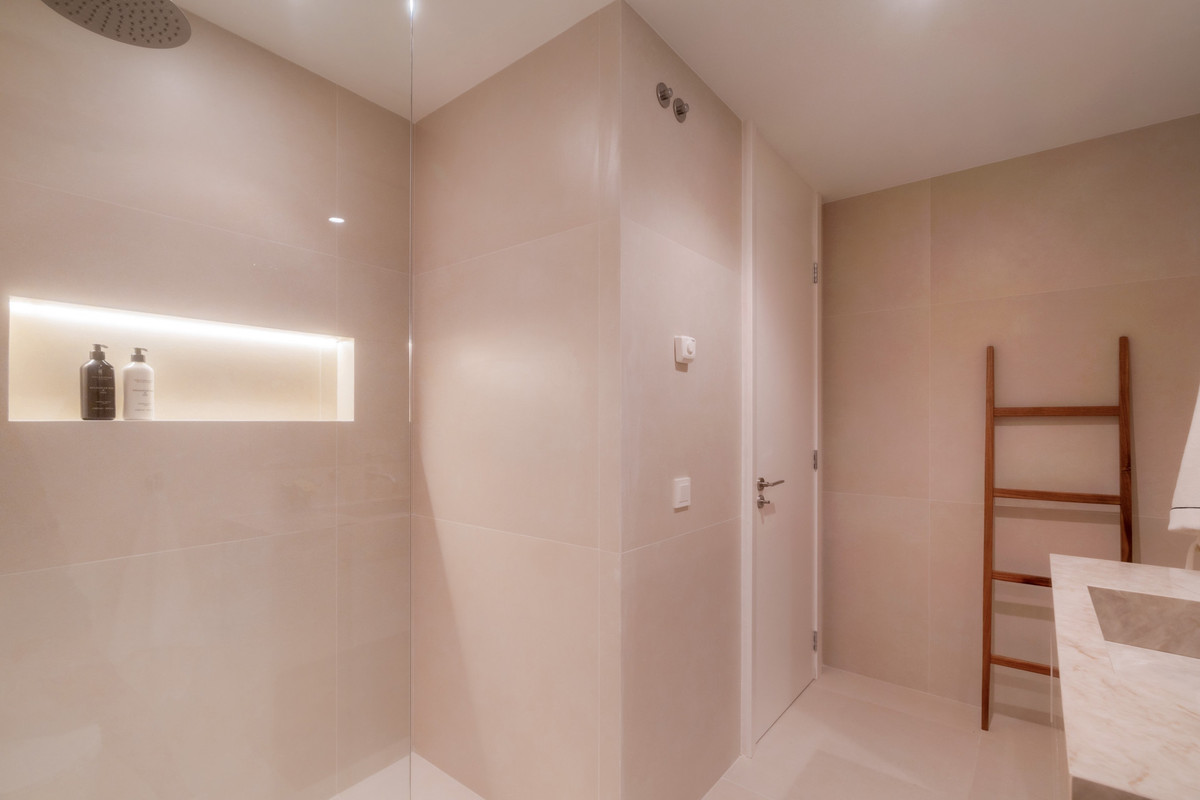 3 Bed Apartment for sale in La Quinta Costa Del Sol, Málaga, Spain