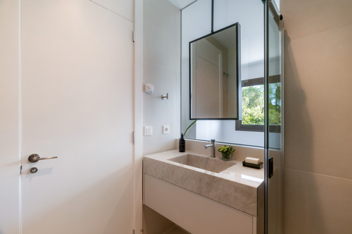 3 Bed Apartment for sale in La Quinta Costa Del Sol, Málaga, Spain