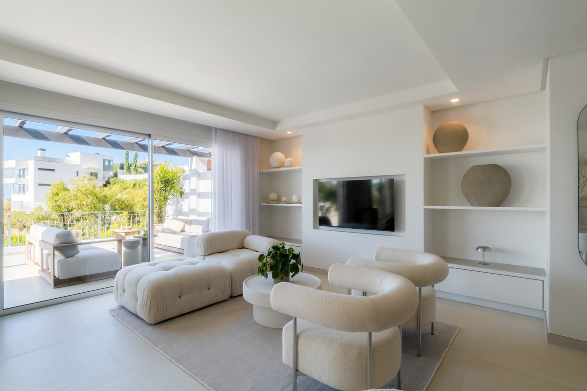 3 Bed Apartment for sale in La Quinta Costa Del Sol, Málaga, Spain