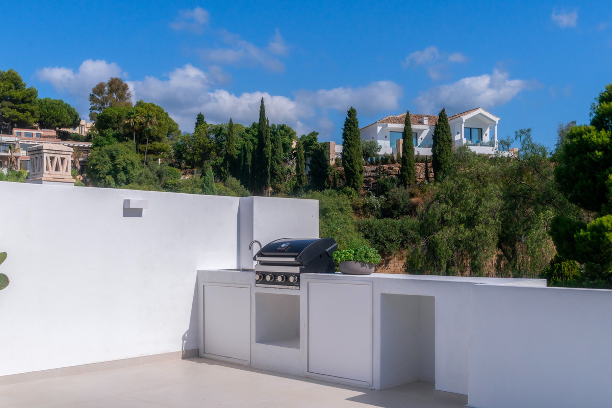 3 Bed Apartment for sale in La Quinta Costa Del Sol, Málaga, Spain