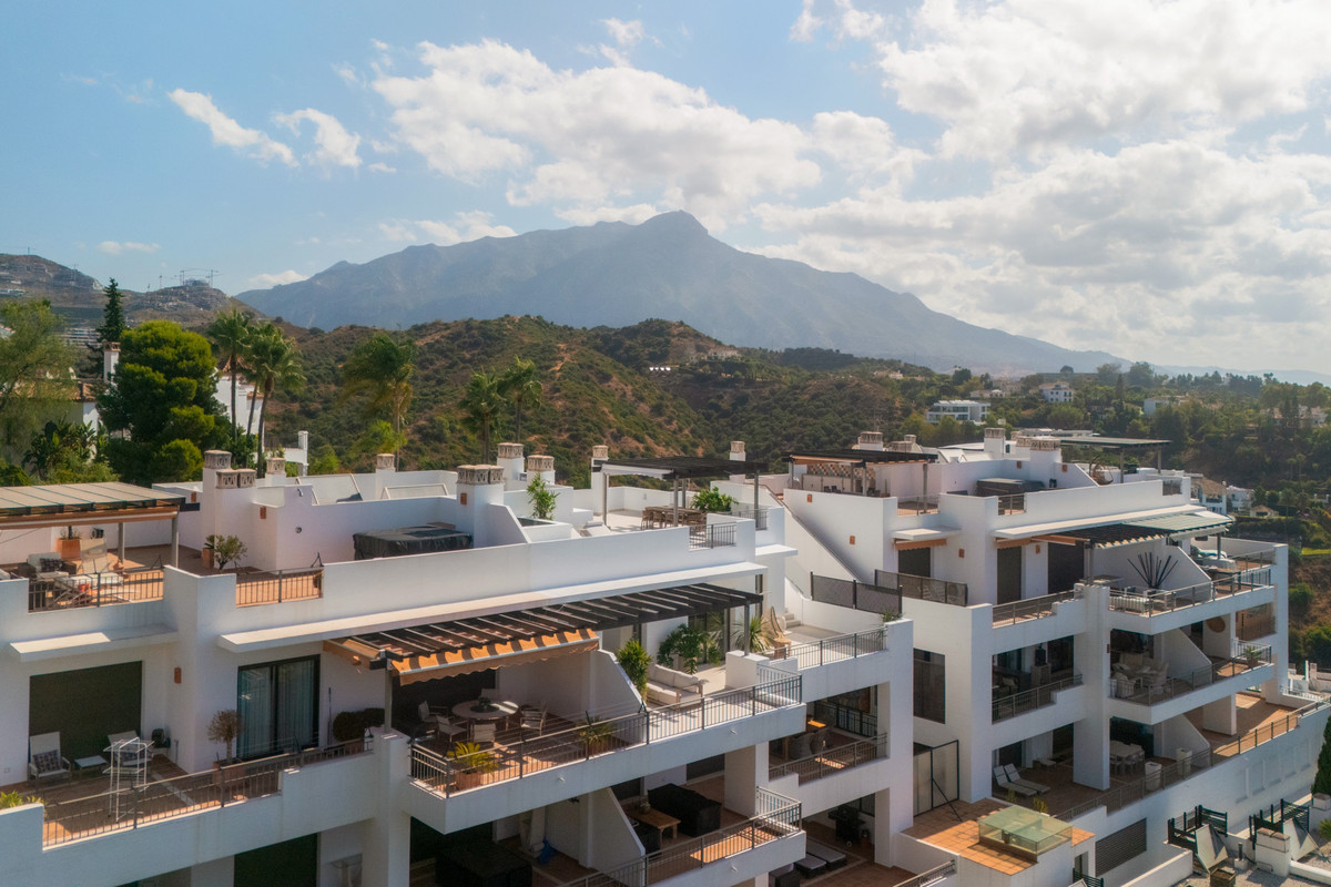 3 Bed Apartment for sale in La Quinta Costa Del Sol, Málaga, Spain