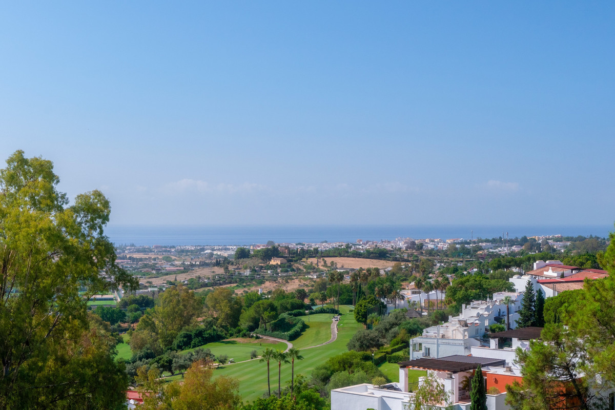 3 Bed Apartment for sale in La Quinta Costa Del Sol, Málaga, Spain