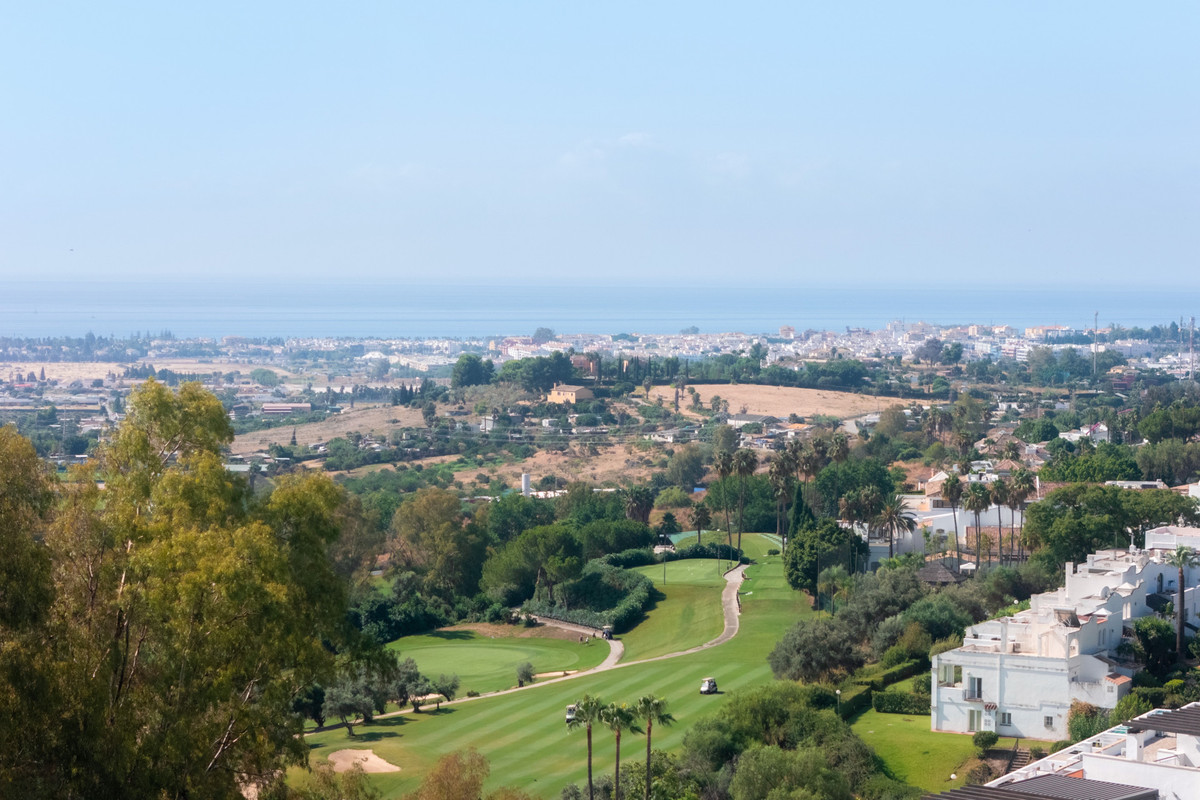 3 Bed Apartment for sale in La Quinta Costa Del Sol, Málaga, Spain